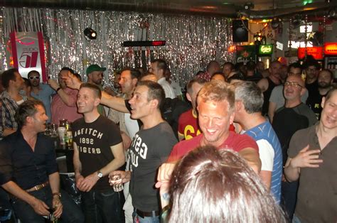 gay cruising schweiz|Gay Zurich Guide 2025 — gay bars, clubs, saunas & more